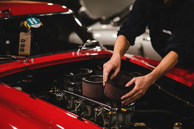 Replacing The Engine's Air Filter