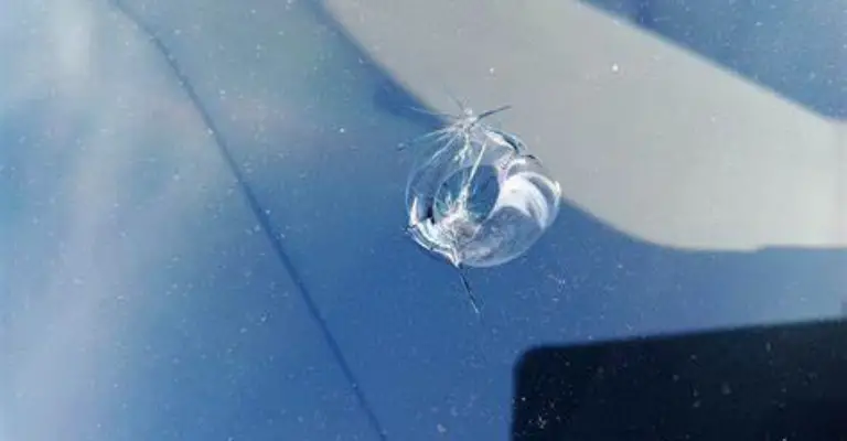 example of a bull's eye windshield crack