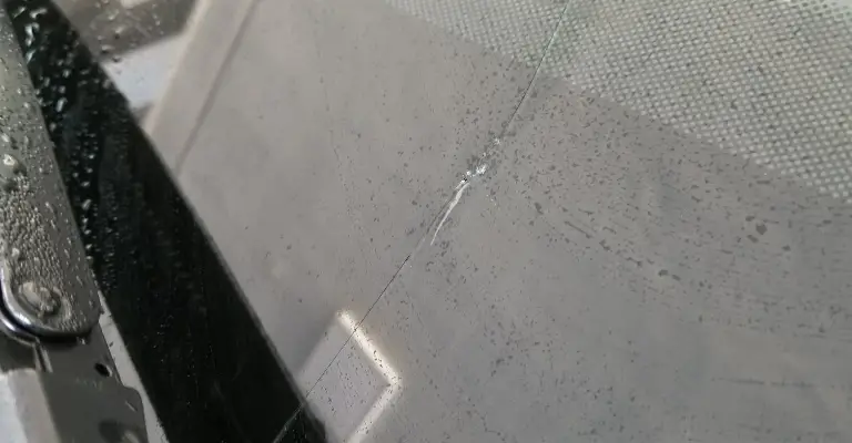 windshield-stress-crack-example